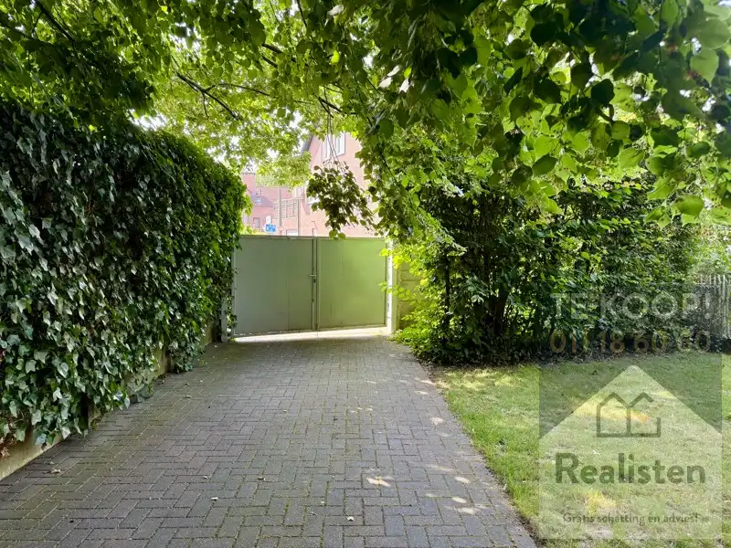 Statige burgerwoning met grote zongerichte tuin foto 6