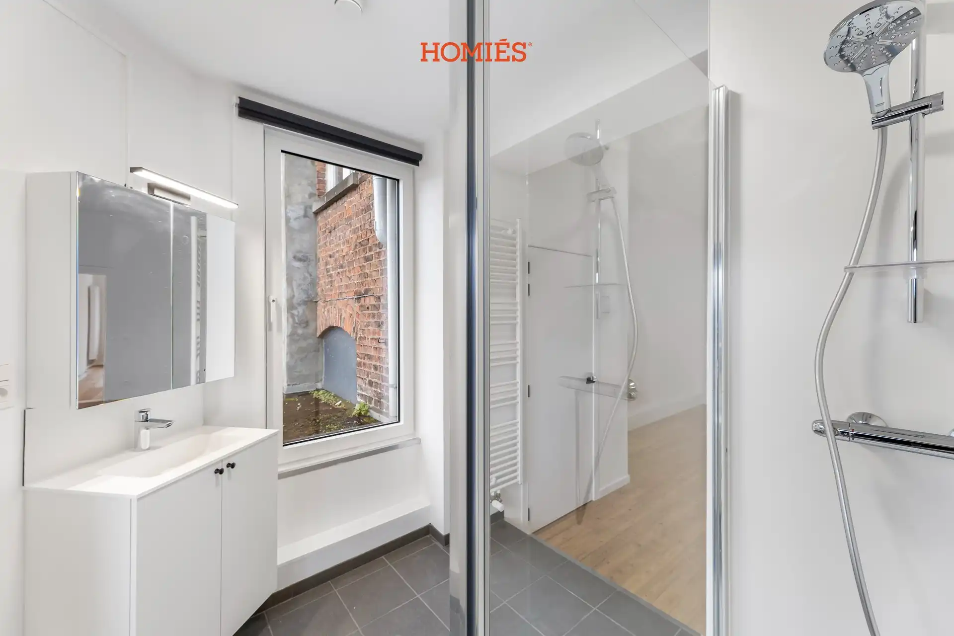 Gerenoveerd appartement met terras/balkon in historisch pand foto 16