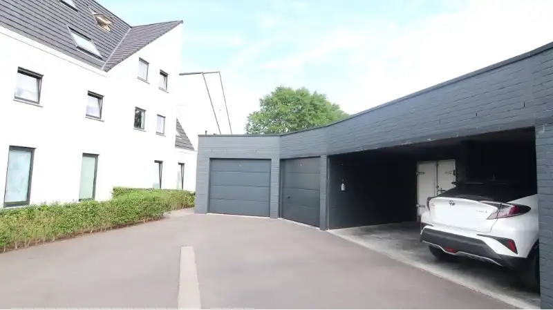 Instapklare 2-slaapkamerduplex met terras en carport te huur in Sijsele Damme foto 14