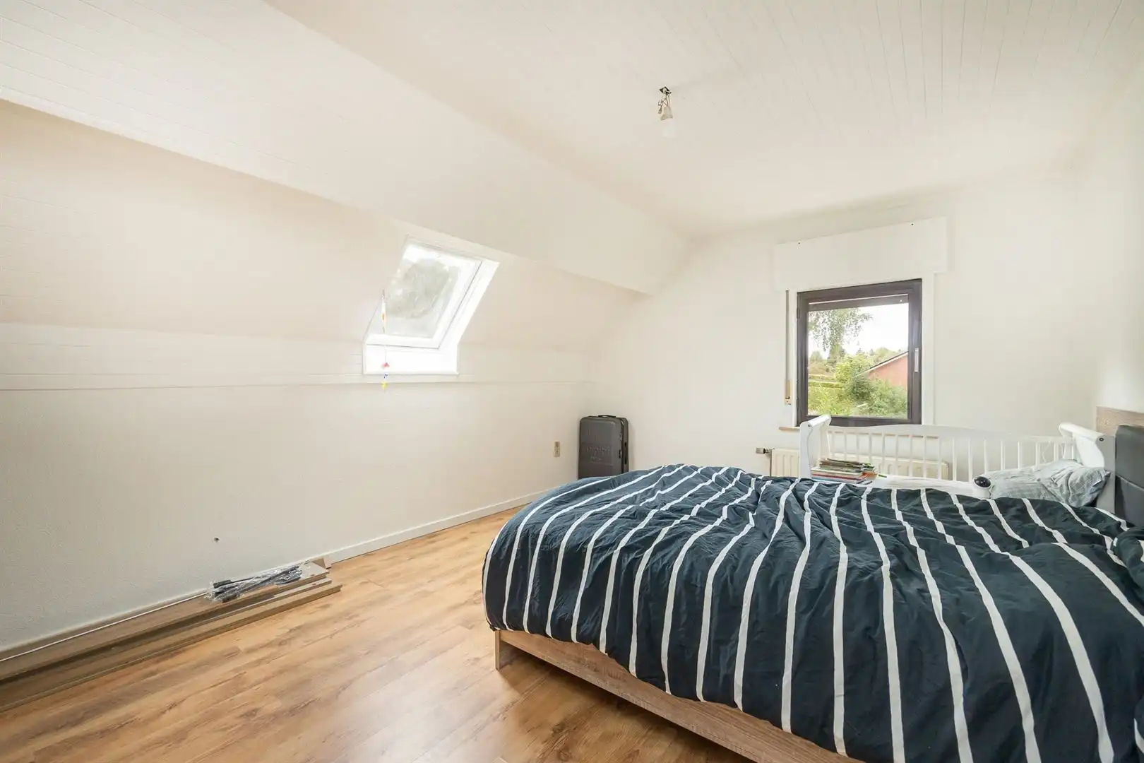 Ruim appartement met 4 slaapkamers en tuin! foto 8