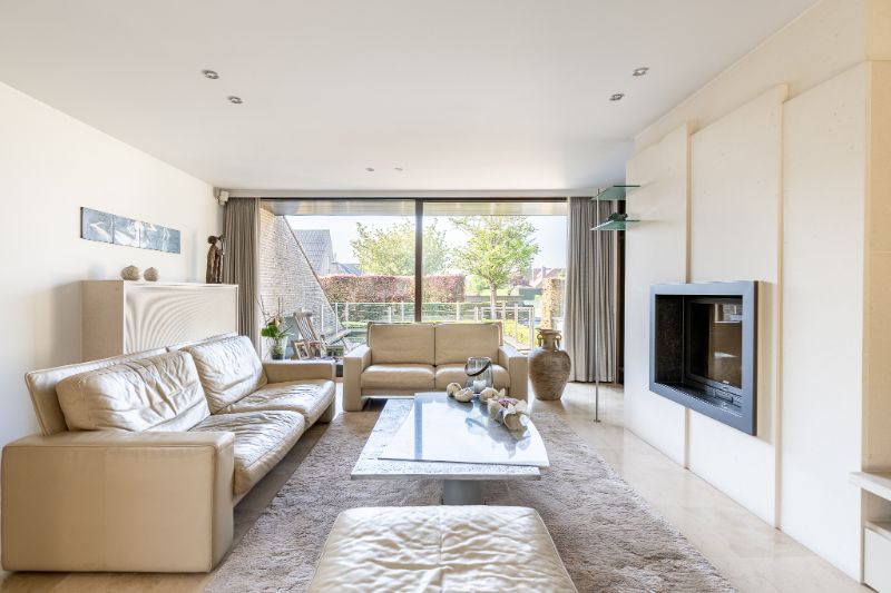 Stijlvolle villa met winkelruimte, parking, loods en handelsfonds op toplocatie foto 4
