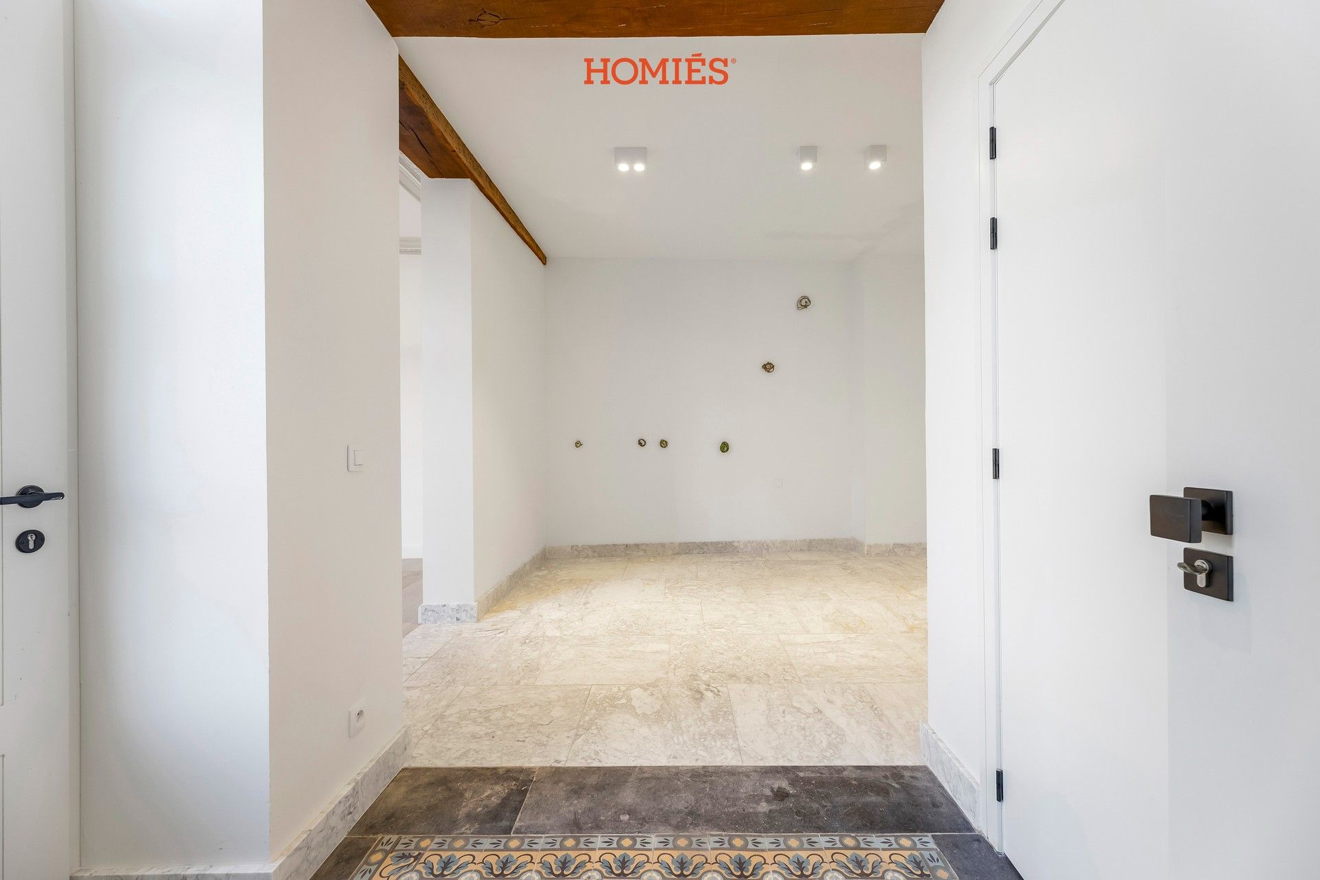 High-end gelijkvloers appartement met tuin, in historisch pand foto 3