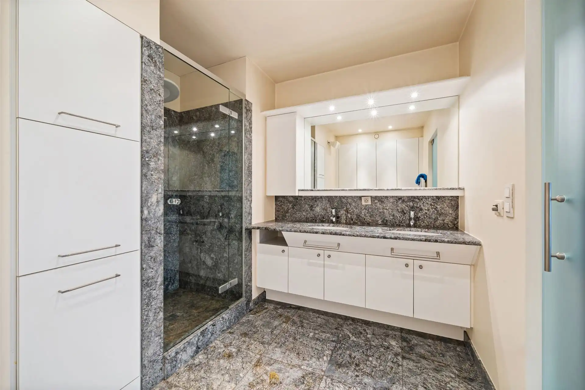 Exclusief appartement van 184 m² in het centrum van Waregem! foto 16