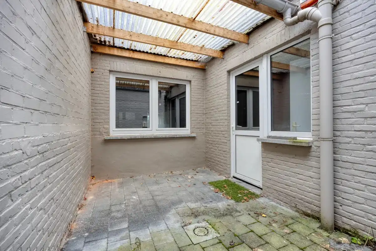 UNIEK HANDELSPAND VAN 110M² MET DUPLEXAPPARTEMENT VAN 146 M² MET 3 SLPK IN LANAKEN CENTRUM foto 13