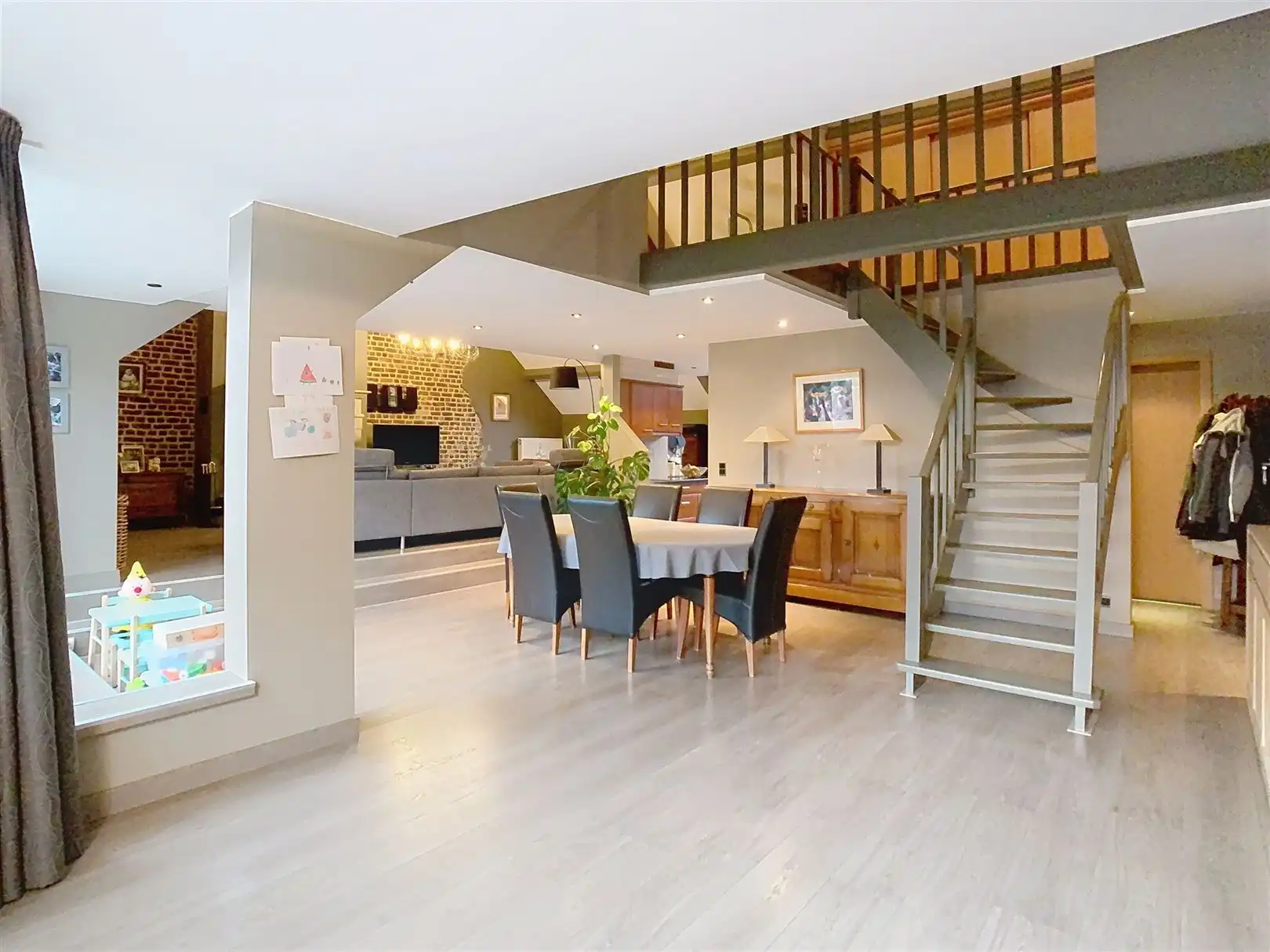 Gebouw met ruim 4 slaapkamer appartement en gelijkvloerse handelszaak foto 19