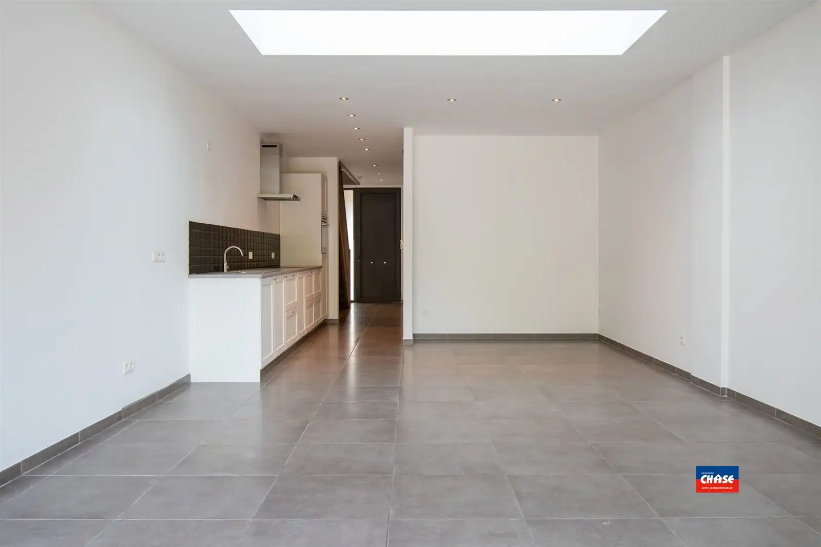 Gerenoveerde rijwoning met 3 slpks en grote tuin foto 11