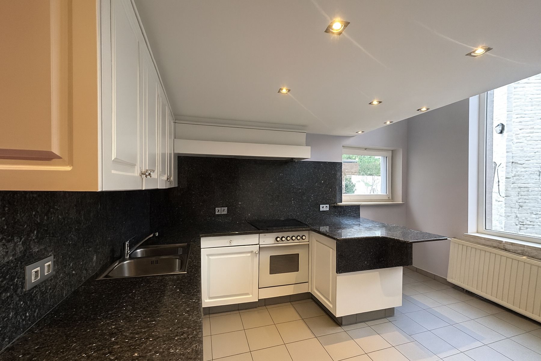 Woning met grond en garage foto 3