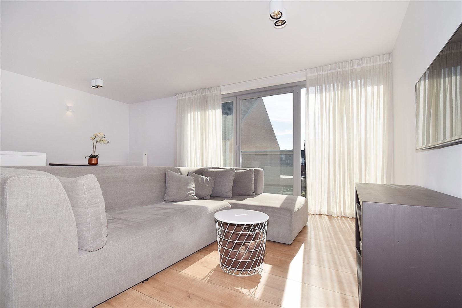 Goed gelegen appartement met parking en berging foto 2