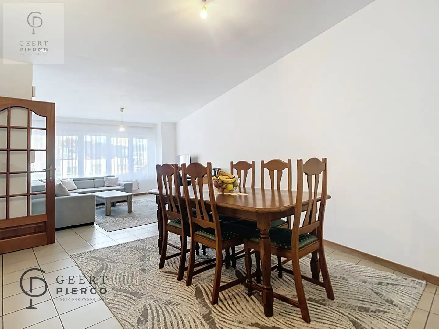 Aan Sint-Anneke 26 bus 102 te Sint-Truiden treffen we dit ruime appartement met drie slaapkamers en kelder. De centrale ligging (200m van Grote Markt) zorgt voor een optimaal bereik van winkels, station, scholen en eveneens de groene omgeving van de stadsvesten en het stadspark. foto 5