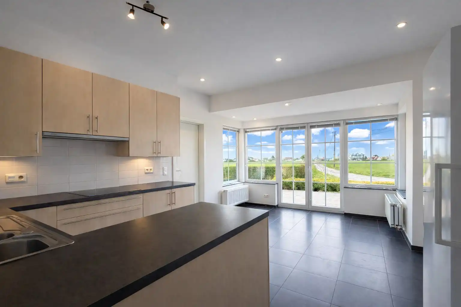 Fermette met atelierruimte/opslagruimte op prachtige locatie foto 4