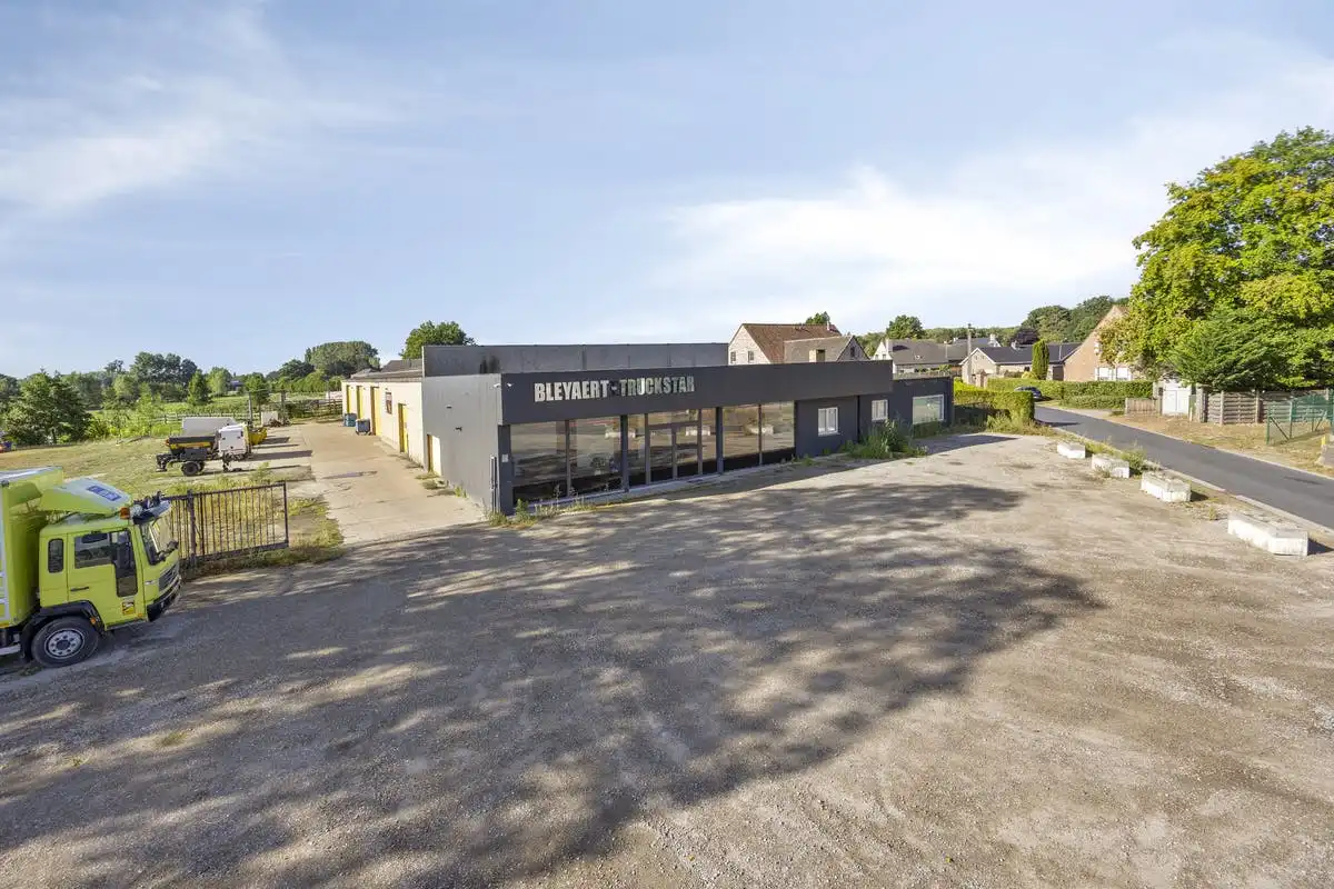 Magazijn met woonst en burelen in Adegem (Maldegem) foto 2