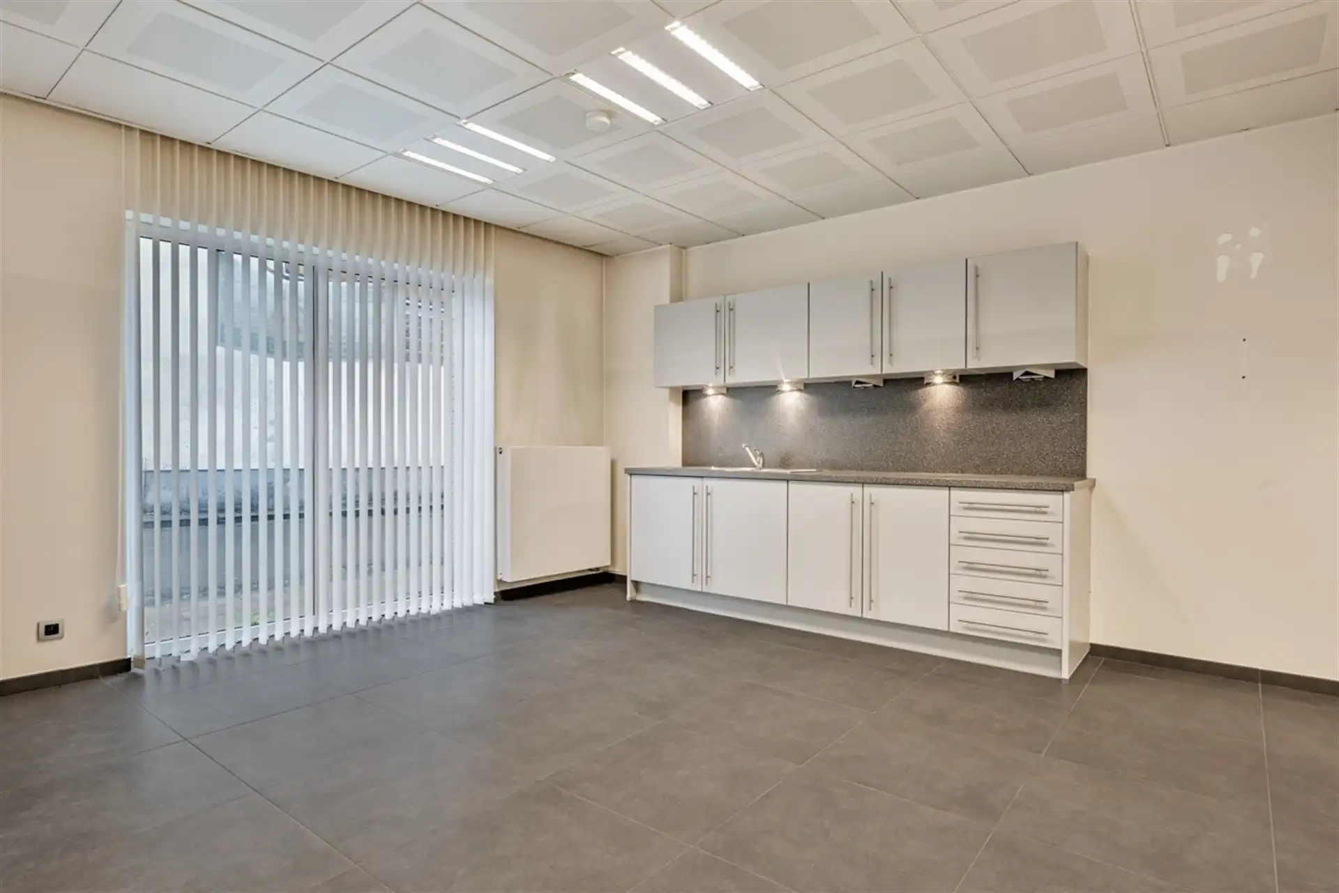  Handelsruimte / kantoor - 111 m² - nabij de Varkensmarkt Aalst foto 6