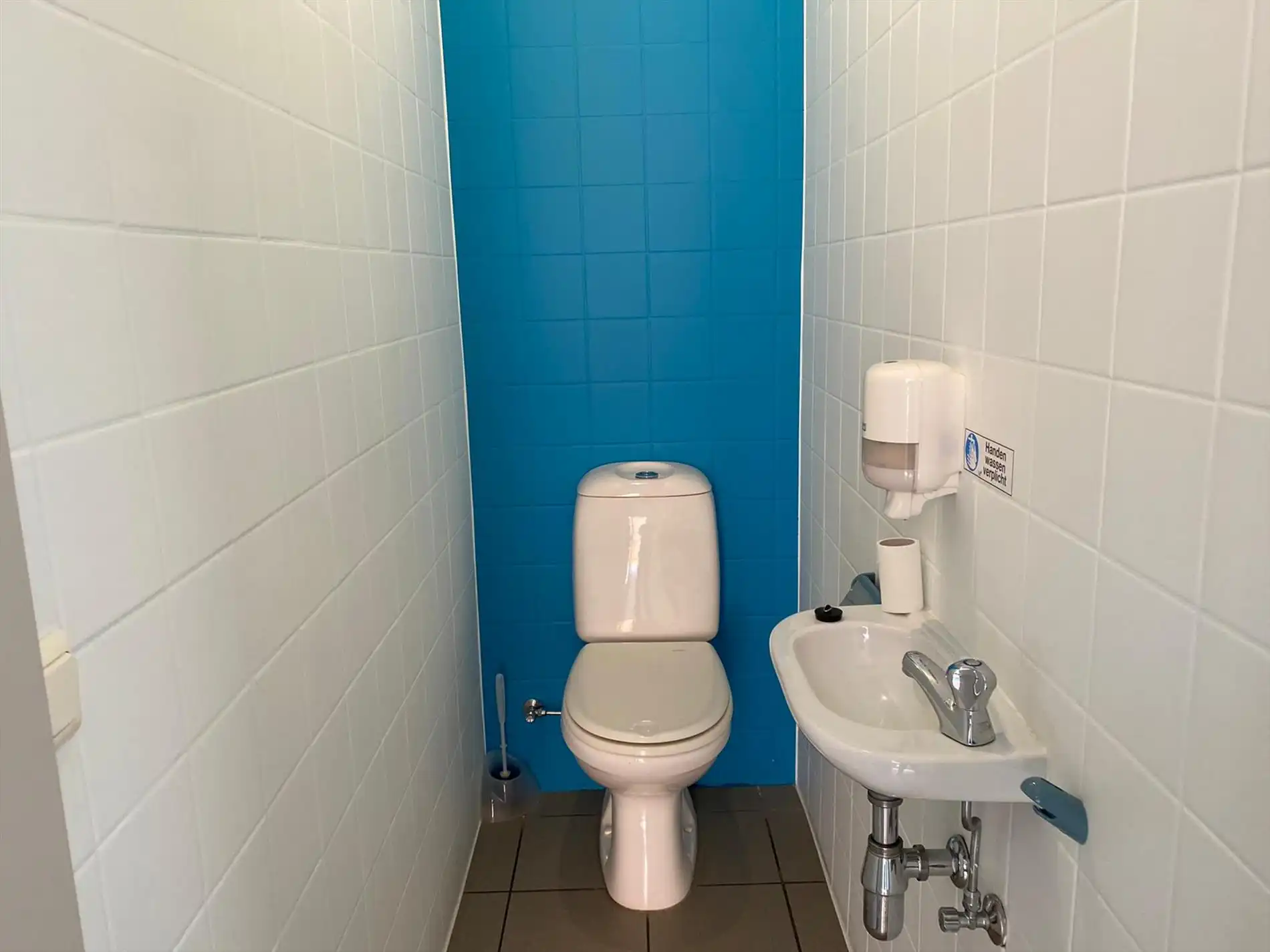 Handels/praktijkruimte in Mol - Achterbos! foto 9