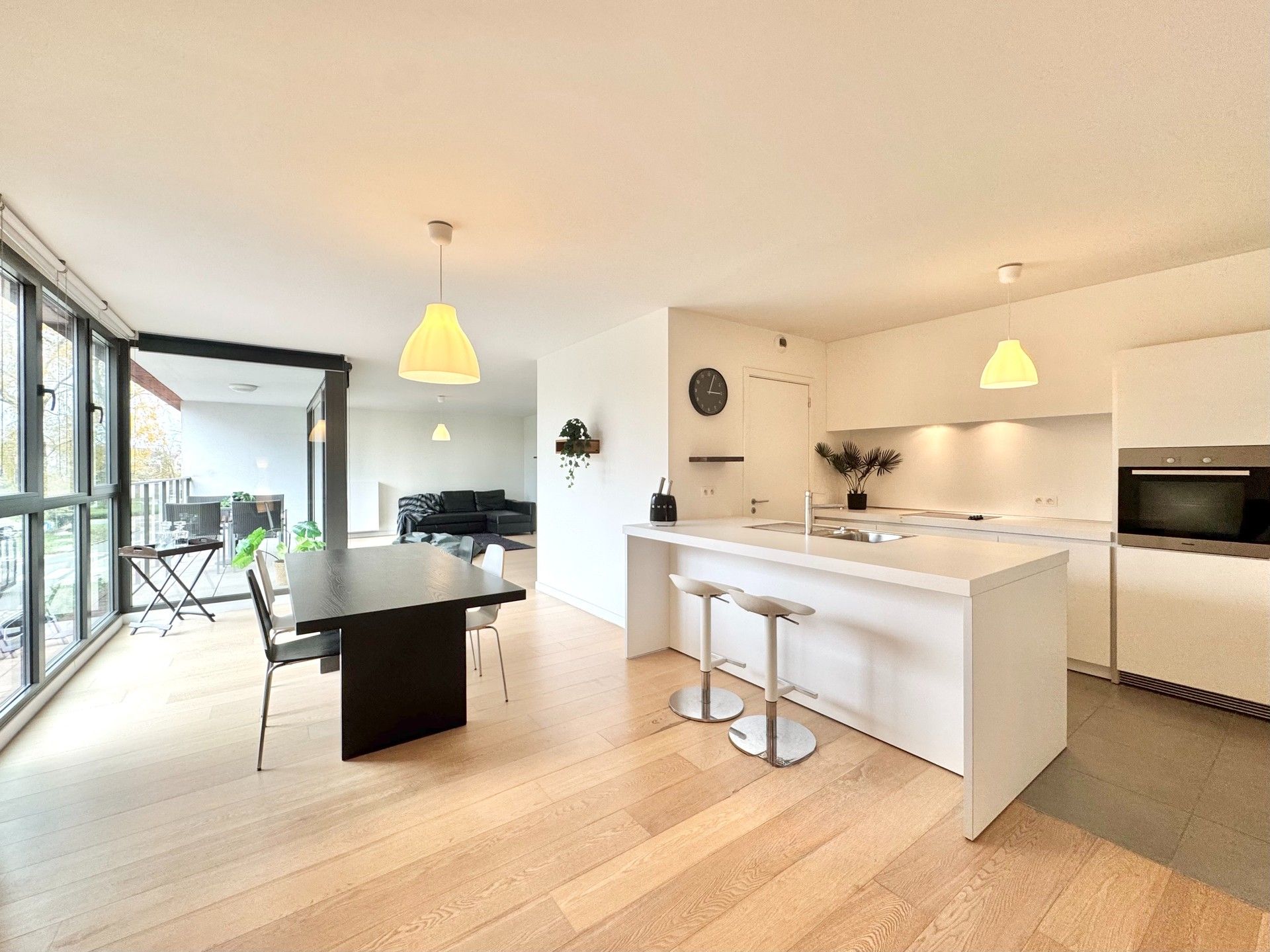 LICHTRIJK APPARTEMENT MET GROOT TERRAS EN PARKING - 125 M² foto 10