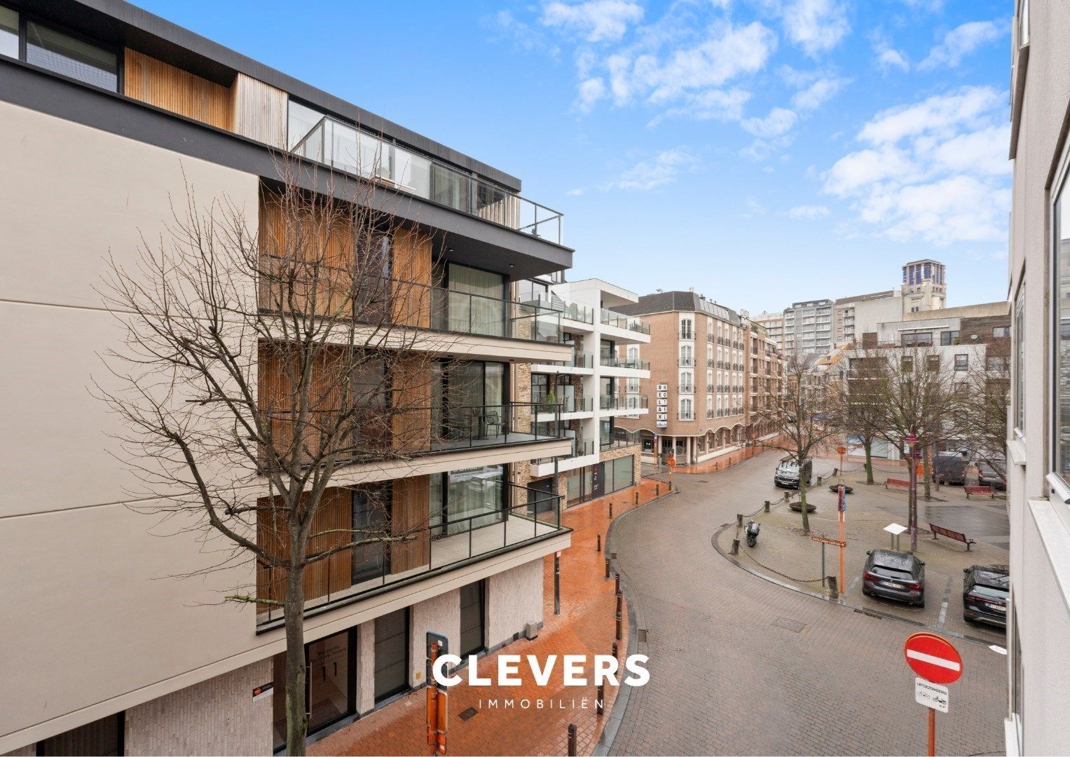 Zonovergoten appartement aan het idyllische Sint-Rochusplein foto 2