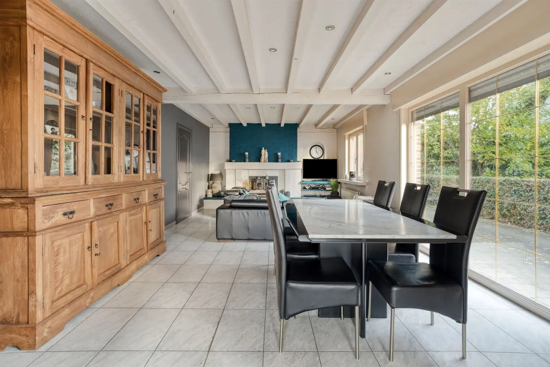 Op te frissen woning met 5 slpks nabij centrum Oostmalle! foto 4