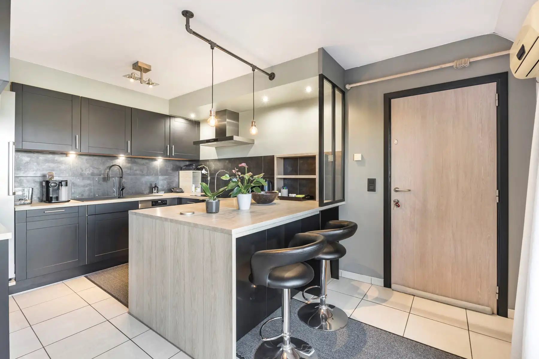 Appartement met 2 slaapkamers, 2 autostaanplaatsen en balkon foto 6