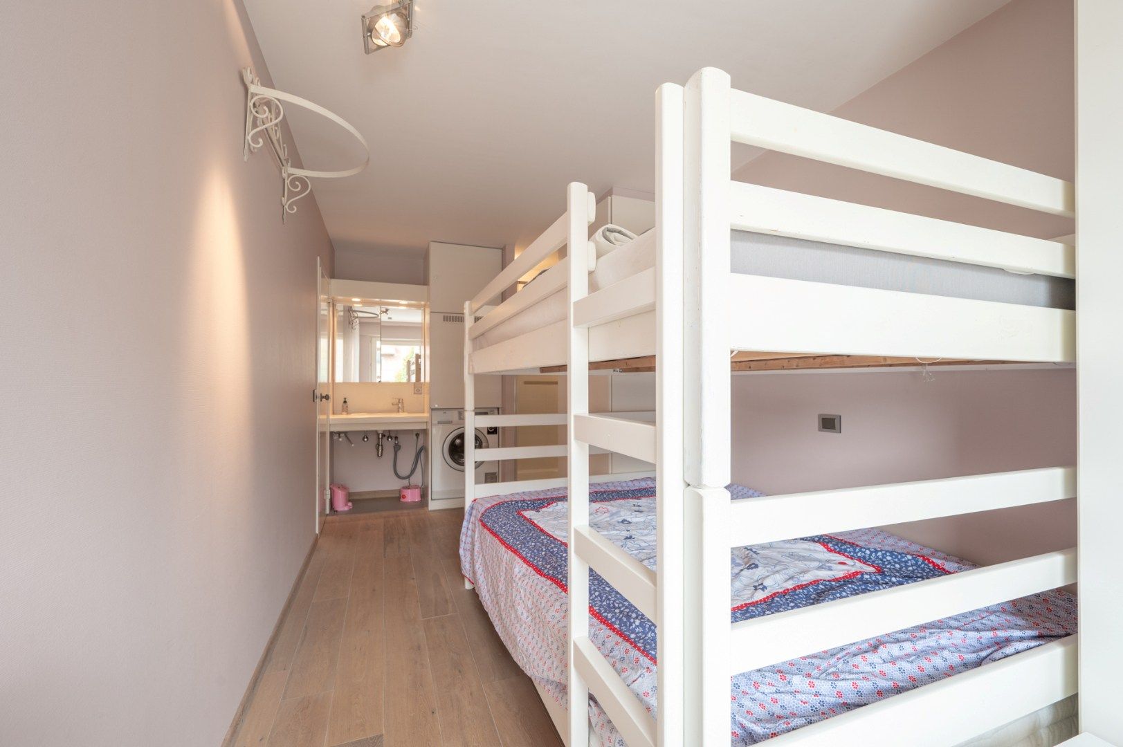 Mooi gemeubeld appartement op super locatie tussen de Zoutelaan en de Dumortierlaan foto 7