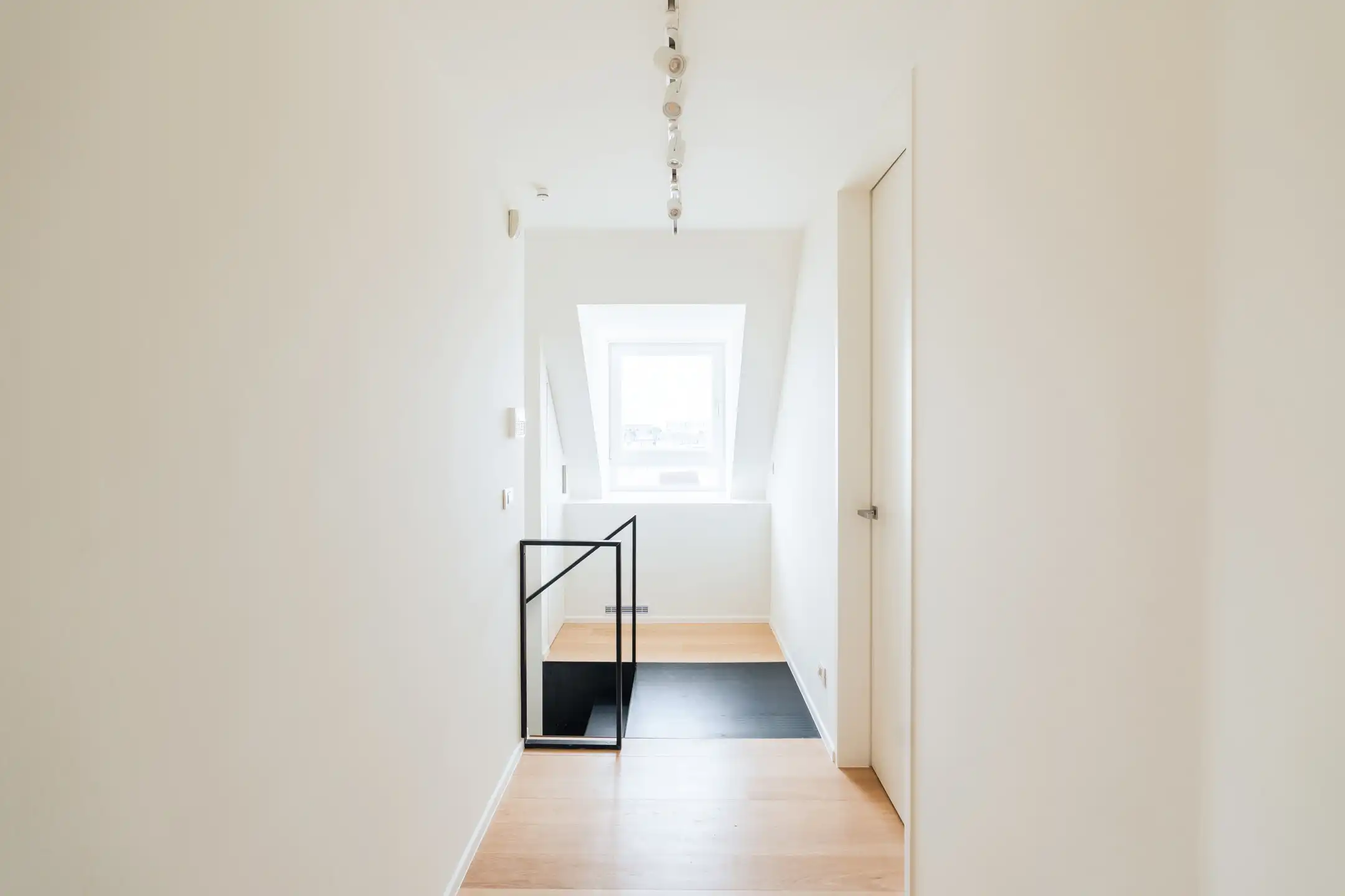Sublieme zonnige penthouse met ruime terrassen en zijdelings zeezicht foto 20