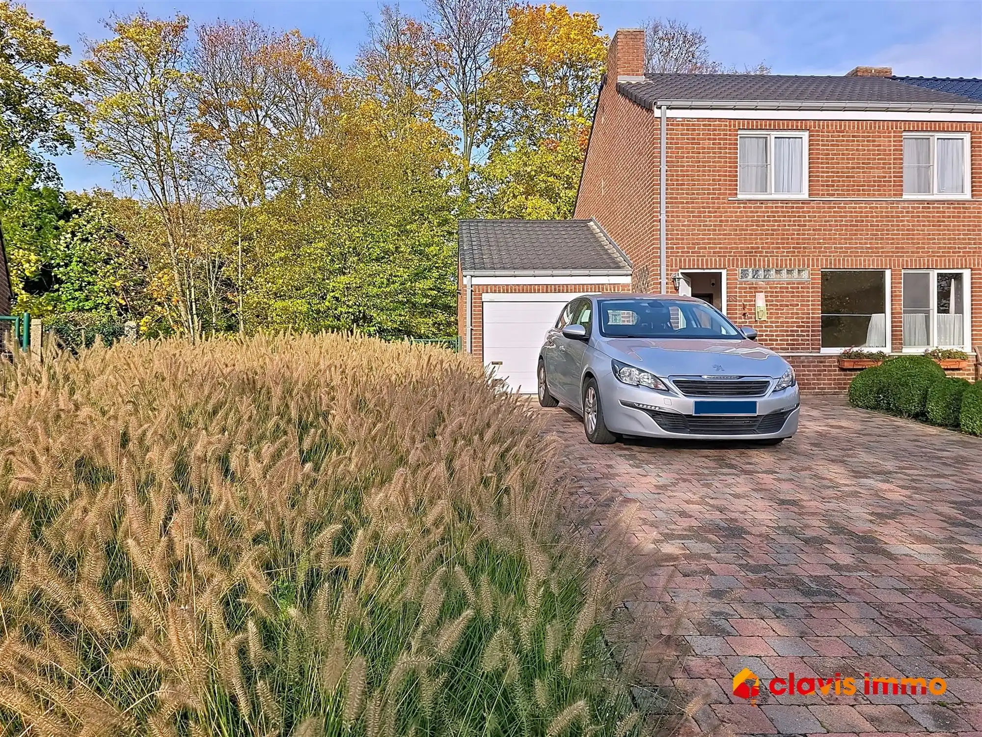 Halfopen-bebouwing in een rustige buurt foto 19