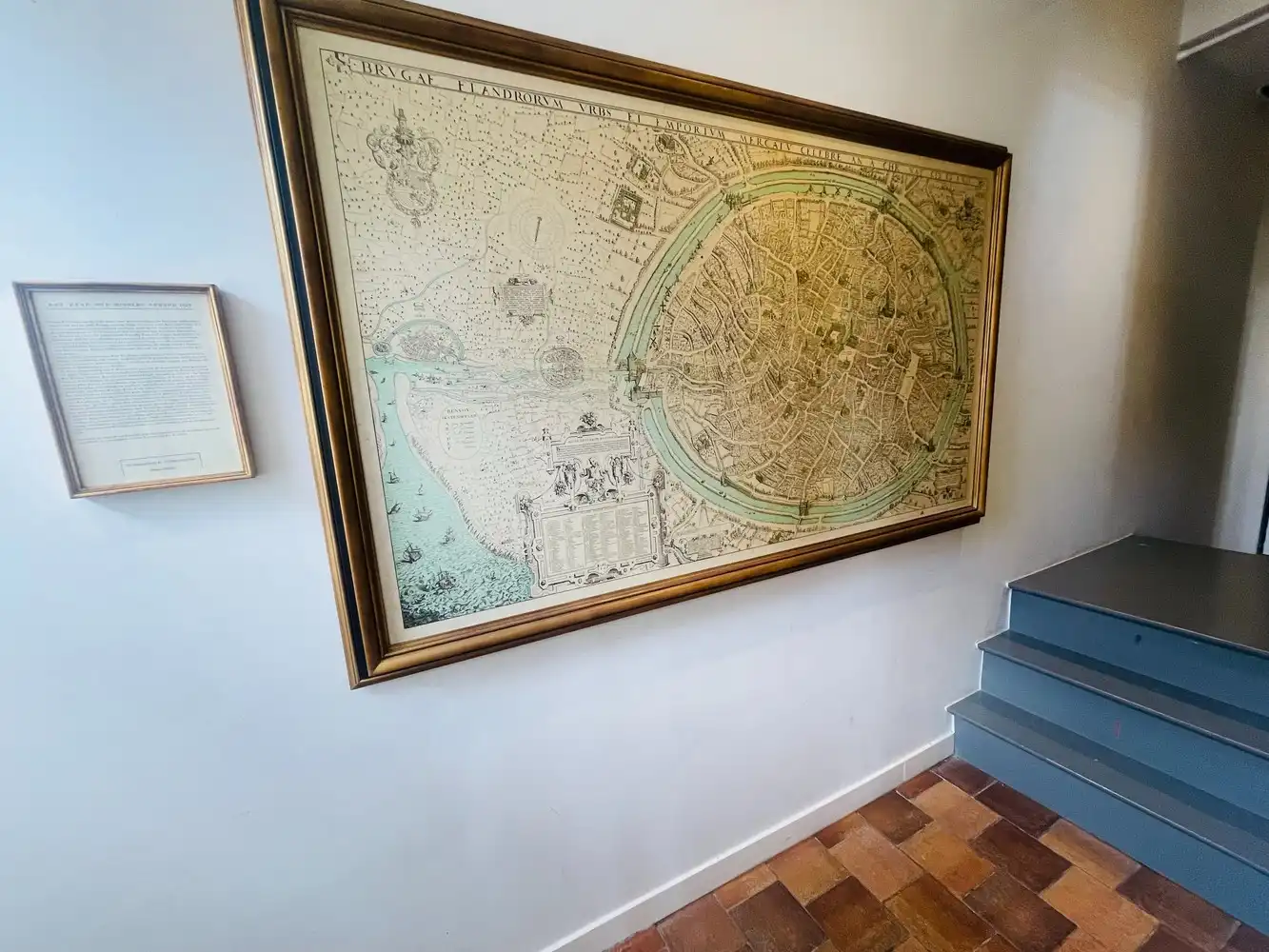 Brugge centrum , op een Idyllische locatie, aan één van de mooiste reien van Brugge,  RECENT GERENOVEERD LICHTRIJK GEMEUBELD🪑🛌HOEKHUIS foto 6