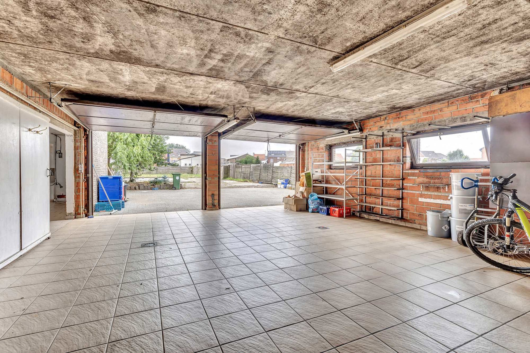 Handelswoning met ruime garage  foto 9