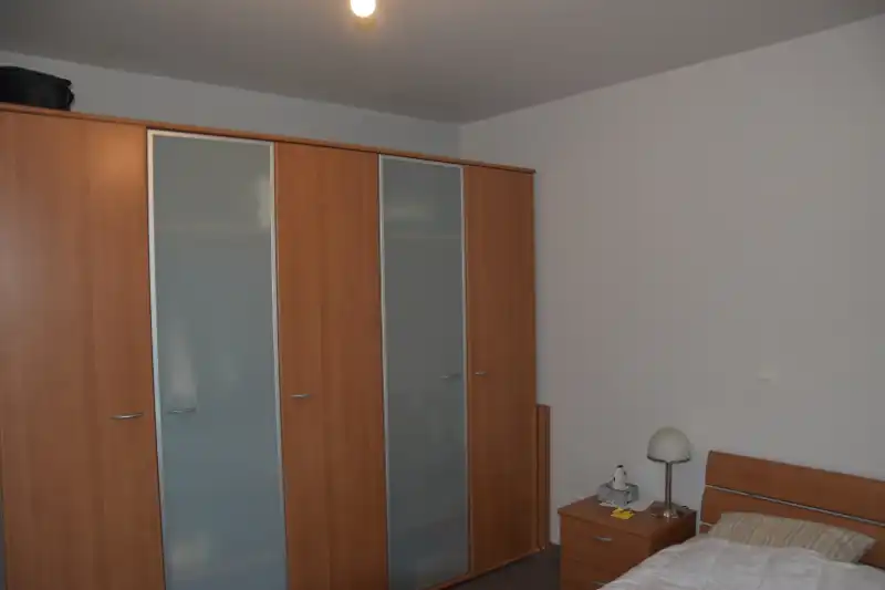 Ruim woonappartement met 2 slaapkamers in kleine residentie, centraal gelegen. foto 11