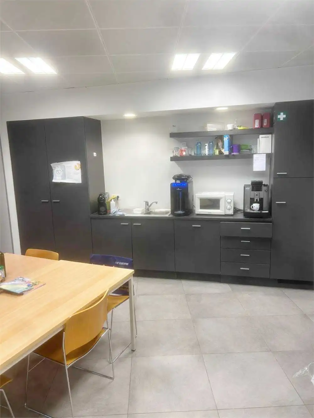 Te huur – commercieel gelijkvloers in centrum Halle foto 10