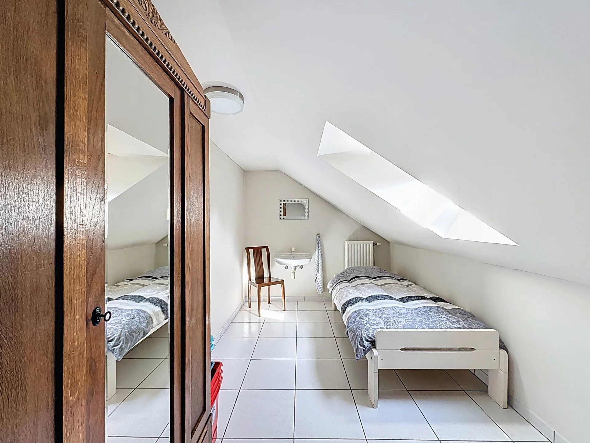 Mooie, vrijstaande woning gelegen op een perceelsgrootte van 9 are, met maar liefst 4 slaapkamers en een ruime dubbele garage. foto 27