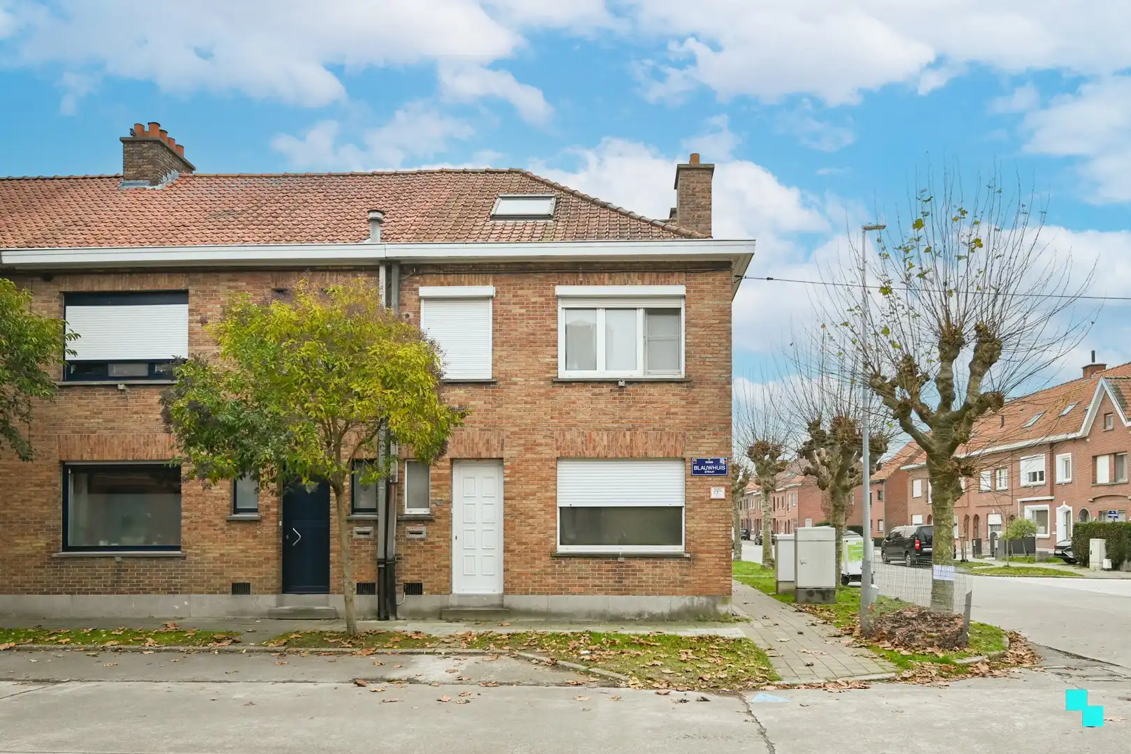 Hoofdfoto van de publicatie: Halfopen bebouwing met garage nabij centrum Izegem
