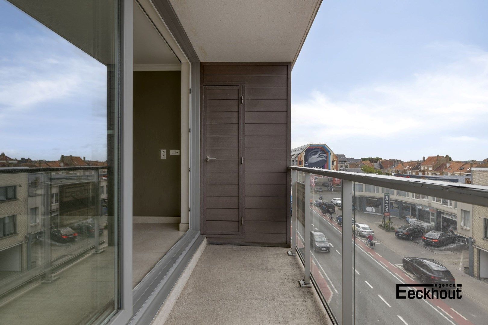Verzorgd en modern appartement met zonnig terras foto 7