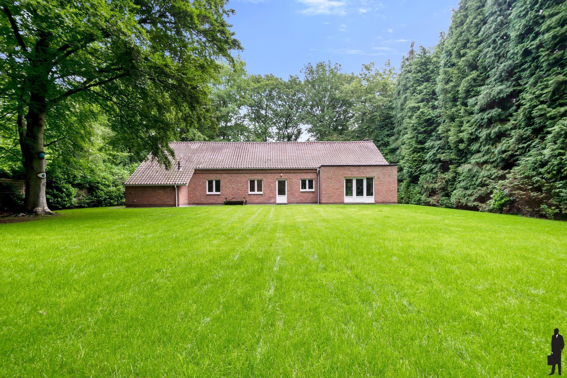 Op een top locatie gelegen gelijkvloerse villa op een prachtig perceel foto 14