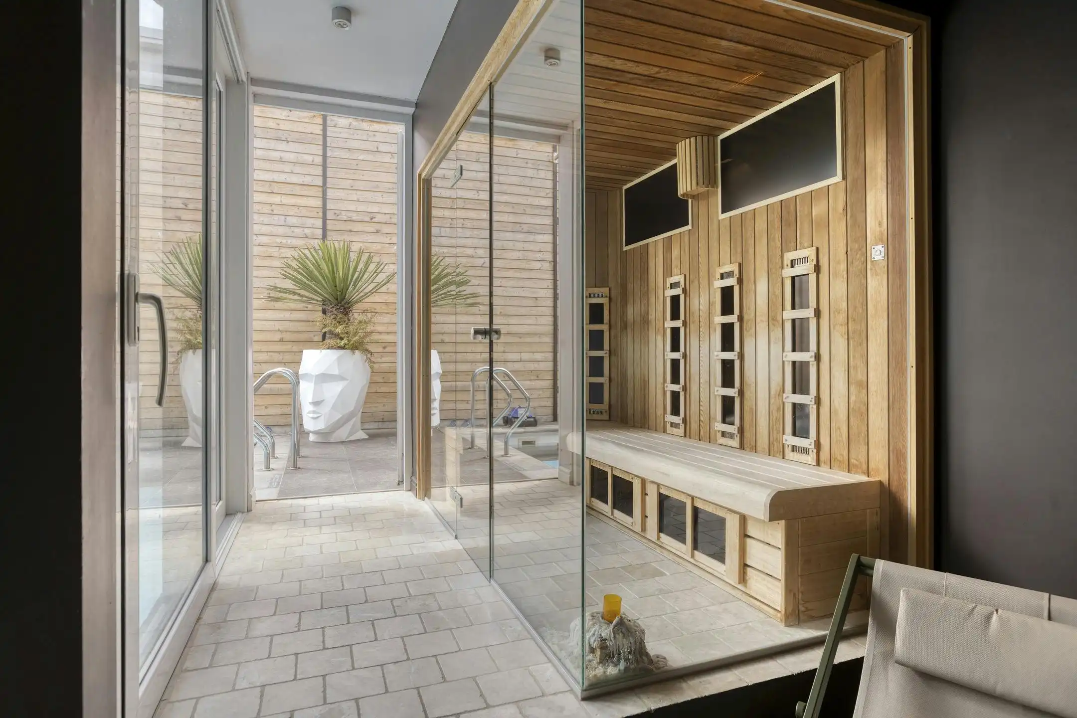 Uniek pand met woonst en wellnessfaciliteiten in Brugge foto 10