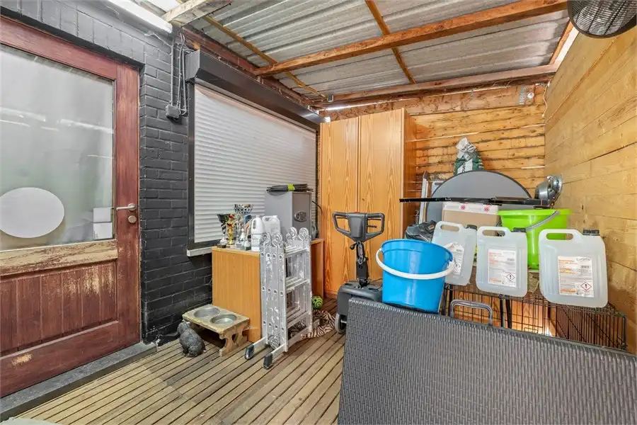 RUIM HANDELSPAND MET WOONST IN SINT-TRUIDEN foto 27