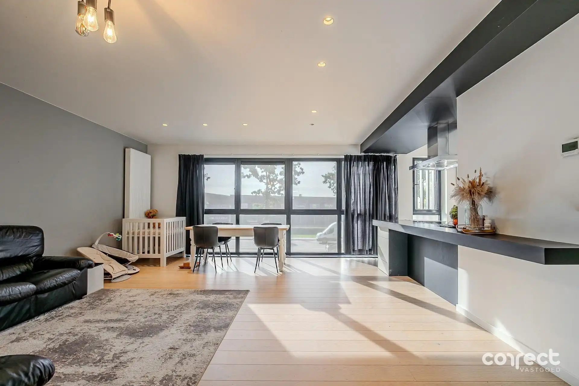 Recent appartement met2 slaapkamers te Sint-Pieters Brugge. foto 4