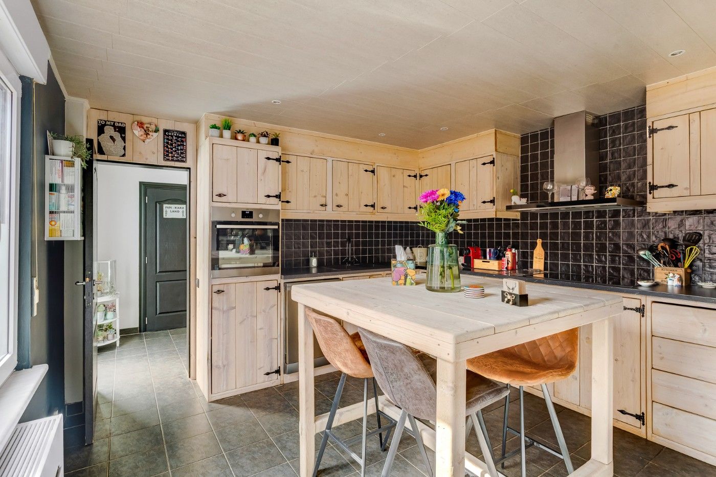 Vrijstaande, grote woning met dubbele garage op Z-perceel van 1093m² foto 11