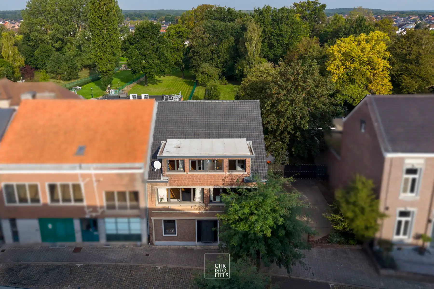 Veelzijdige woning (406 m²) met riante tuin (2510m²) op toplocatie! foto 30