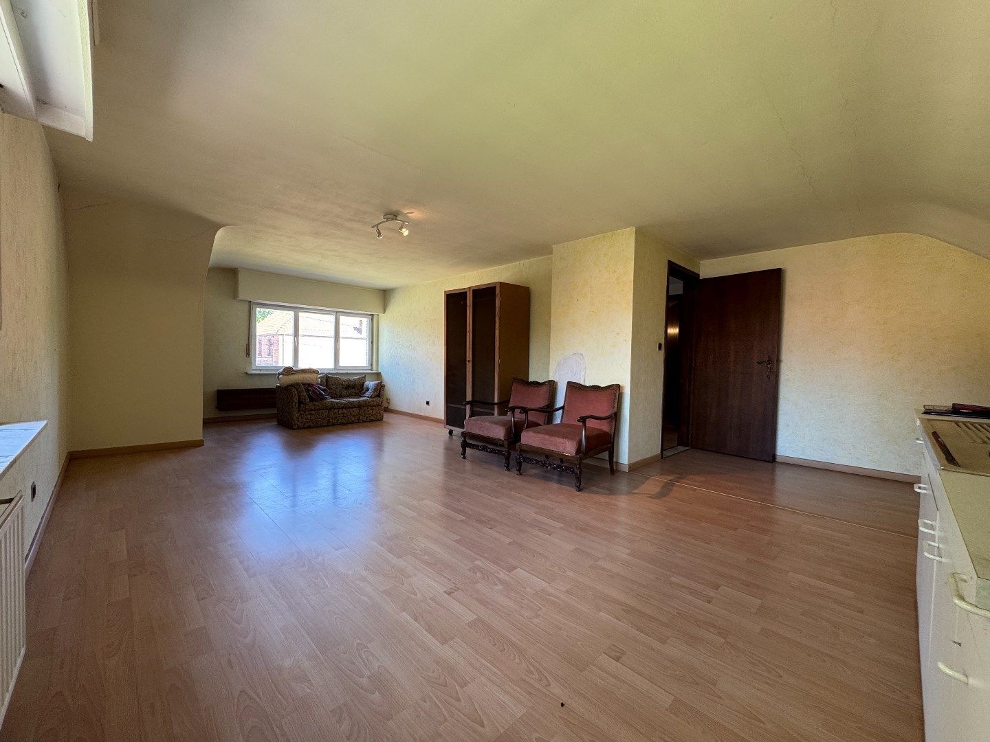 Zeer ruime 4-gevelwoning met achterliggend landgebouw gelegen op een mooi perceel van +/- 5952 m² ! foto 13