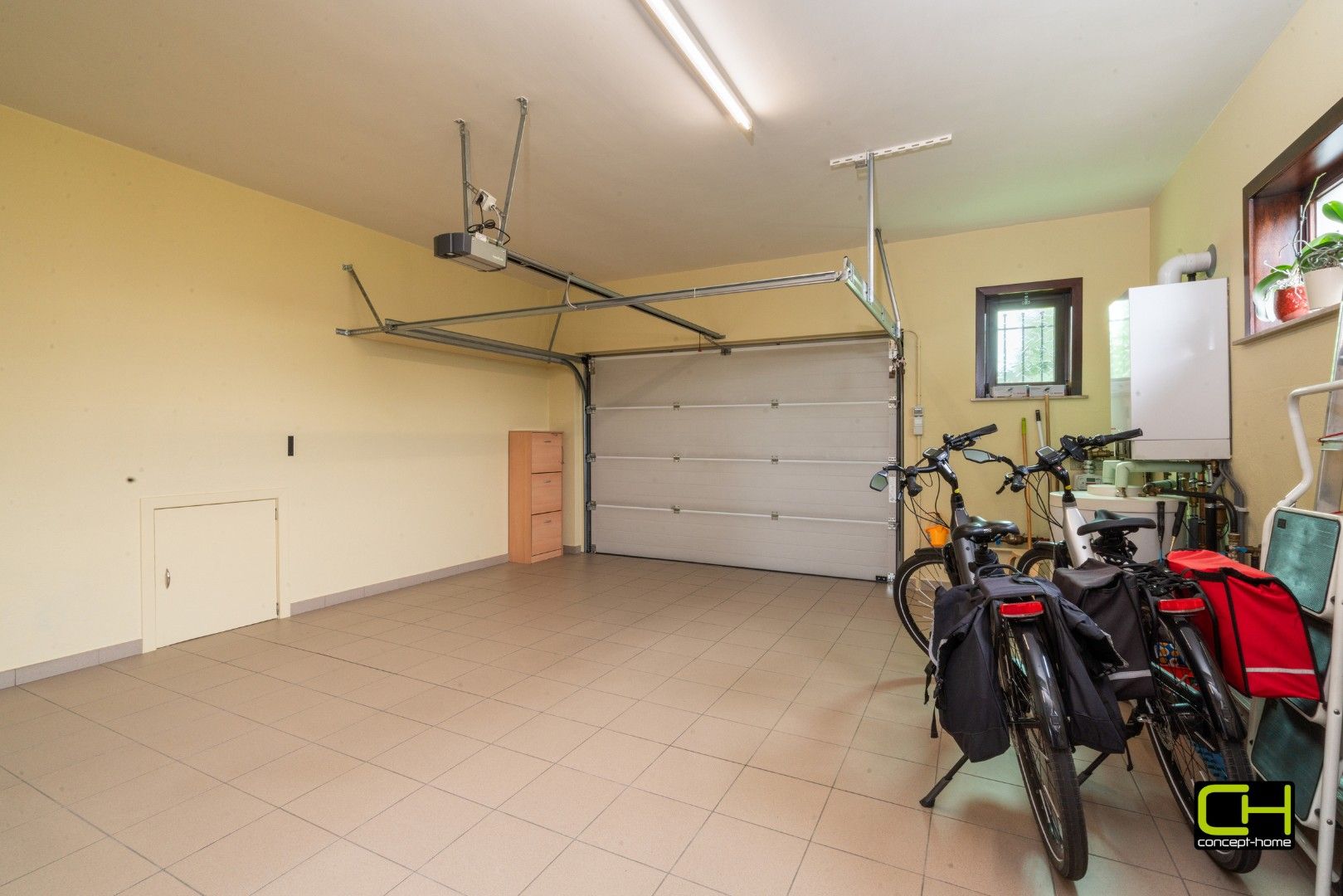 Ruime gezinswoning met 4 slaapkamers, tuin en prachtig uitzicht te koop in Lievegem foto 12