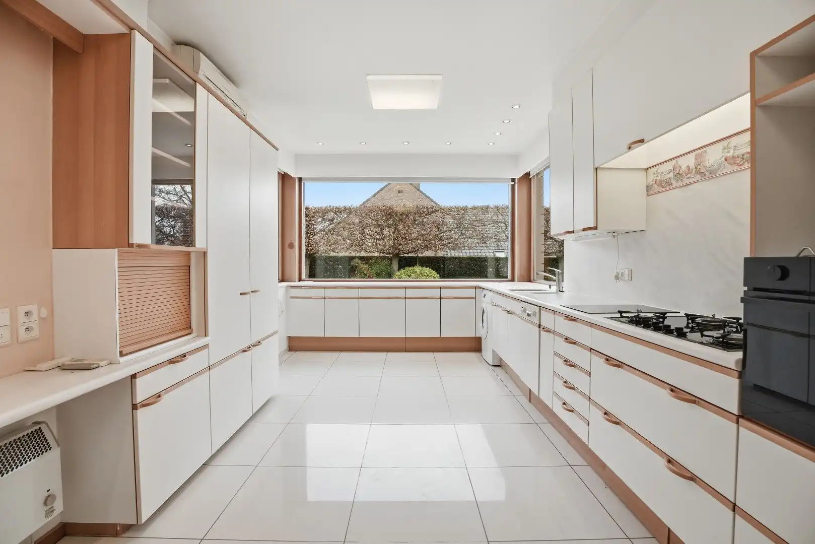 Statige woning te koop in centrum Stasegem, onder de kerktoren op 1000 m² grond, afgewerkt met authentieke en kwaliteitsvolle materialen. foto 11