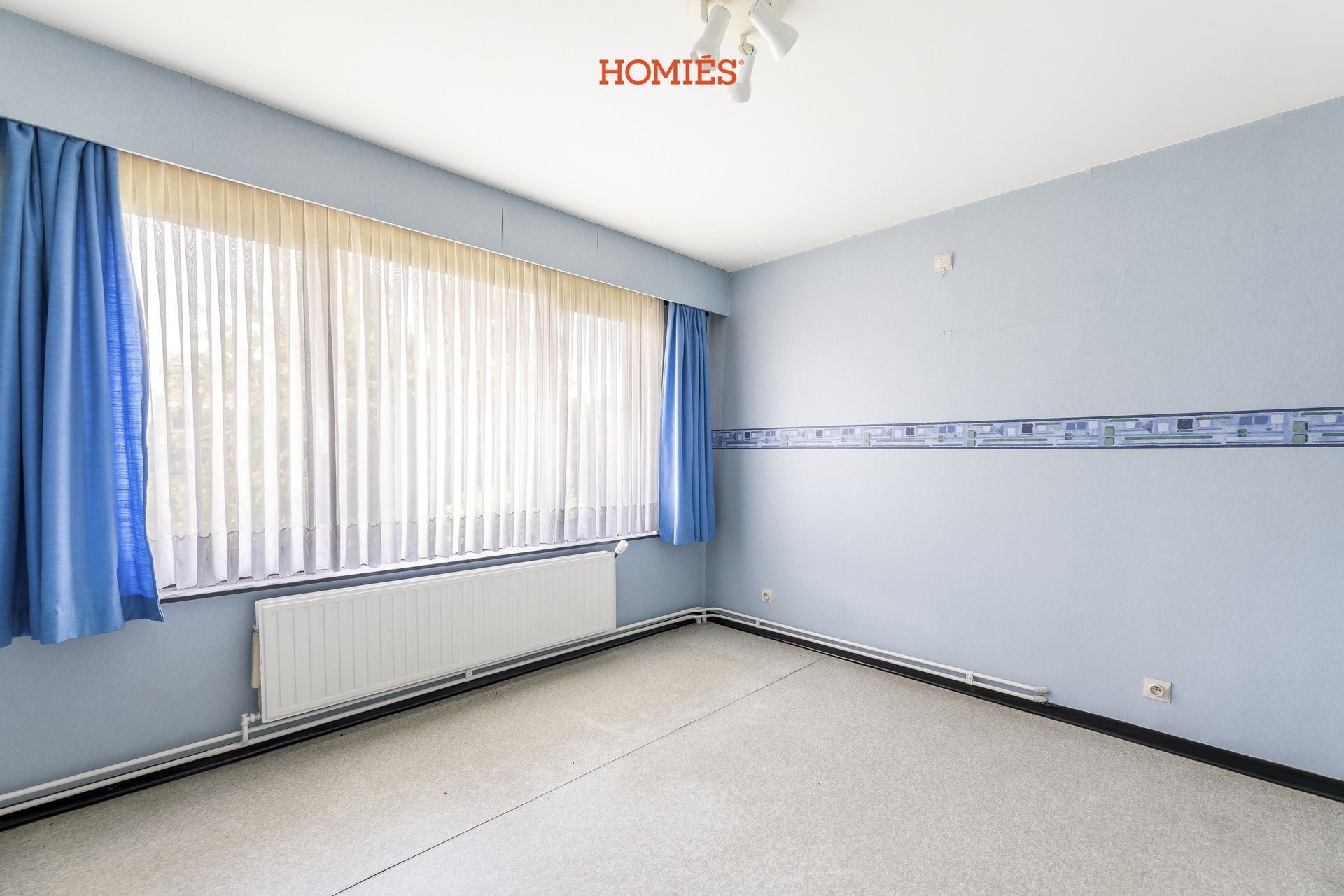 Te renoveren woning met veel potentieel foto 13