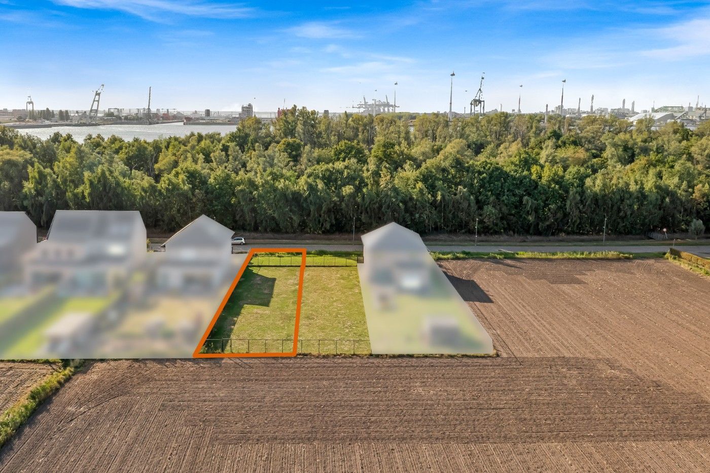 Mooi gelegen bouwgrond van 493m² voor HOB met garage en tuin foto 5