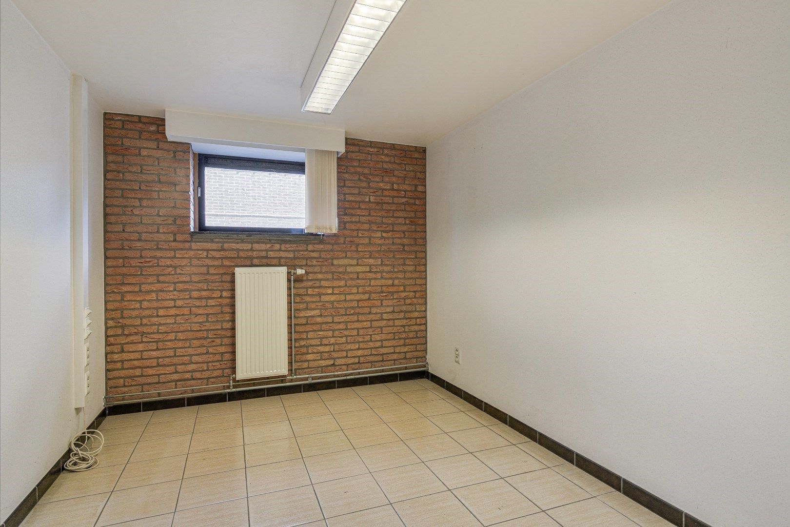 Goed gelegen handelspand, 277m², 2 garageboxen, E-label B foto 27