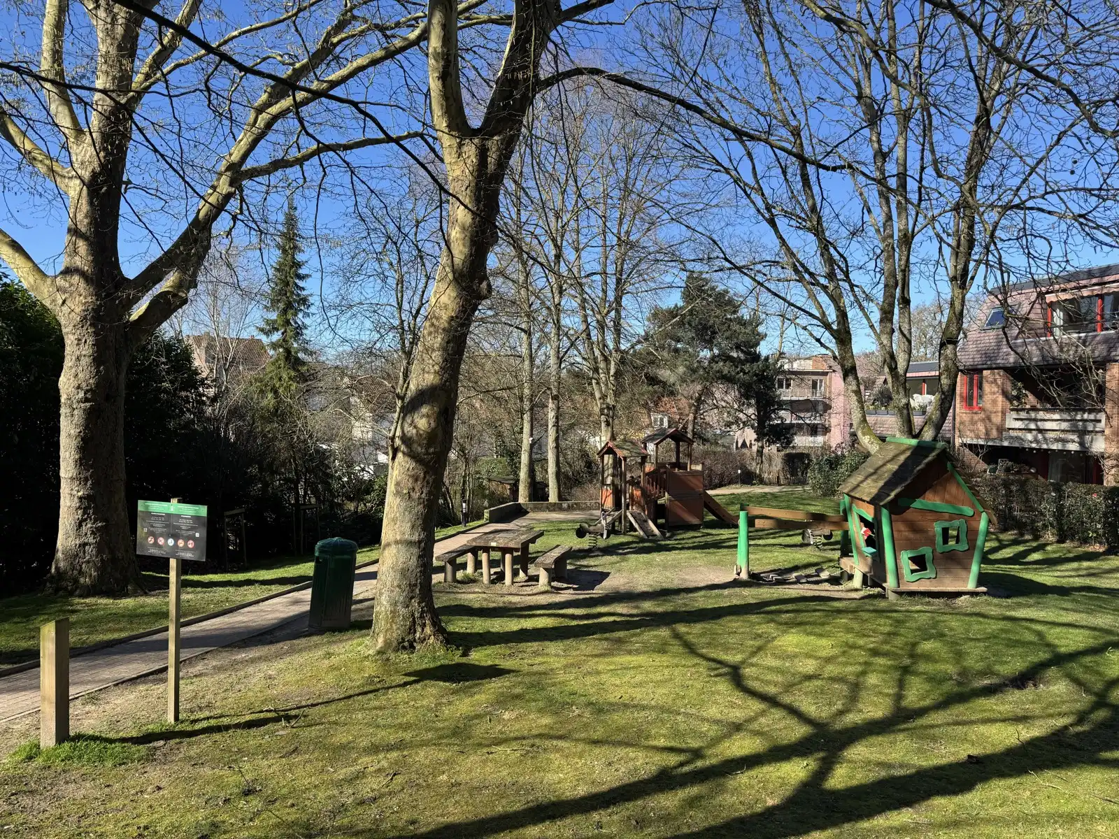 Lichtrijke studio met terras en parking in "Les Venelles" foto 14