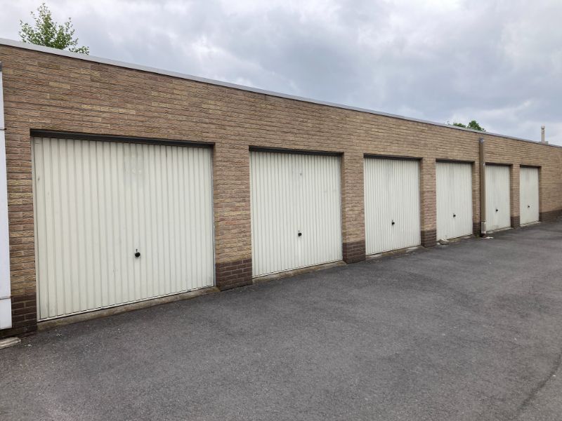 Goed gelegen garage te koop foto {{pictureIndex}}