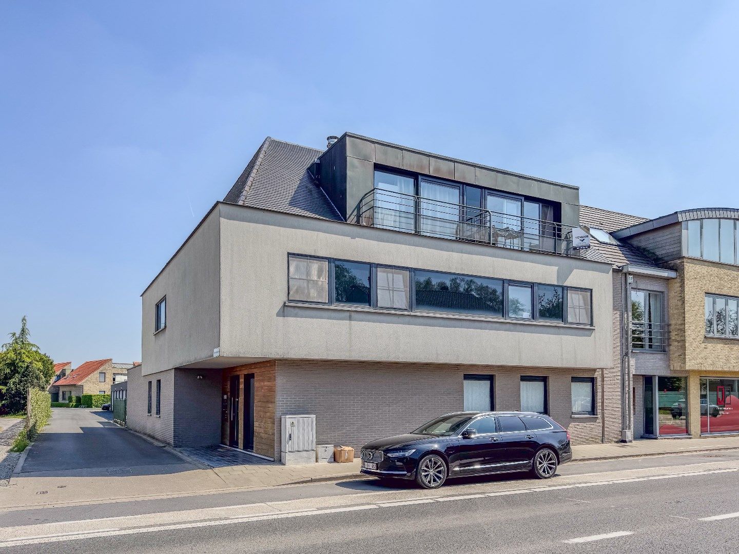 Lichtrijk éénslaapkamerappartement met dakterras en garage foto {{pictureIndex}}