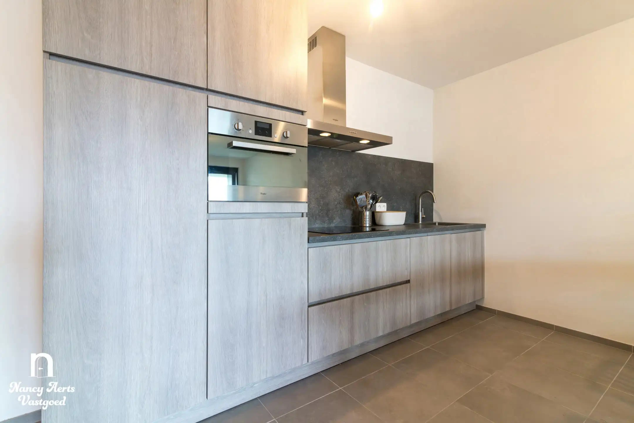 Instapklaar, modern appartement (2023) met gezellig terras foto 6