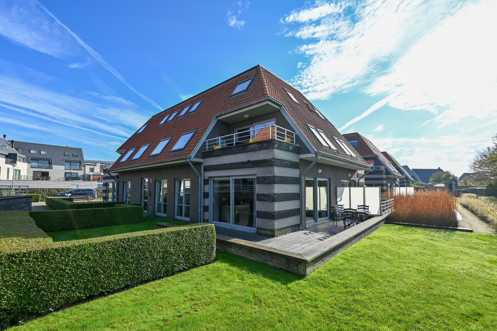 Ruim duplexappartement met 3 slaapkamers in De Haan aan zee foto {{pictureIndex}}