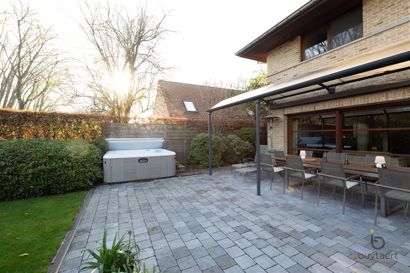 RUIMTE, RUST EN ONTSPANNING: MODERNE VILLA MET ZWEMBAD, SAUNA EN JACUZZI foto 35