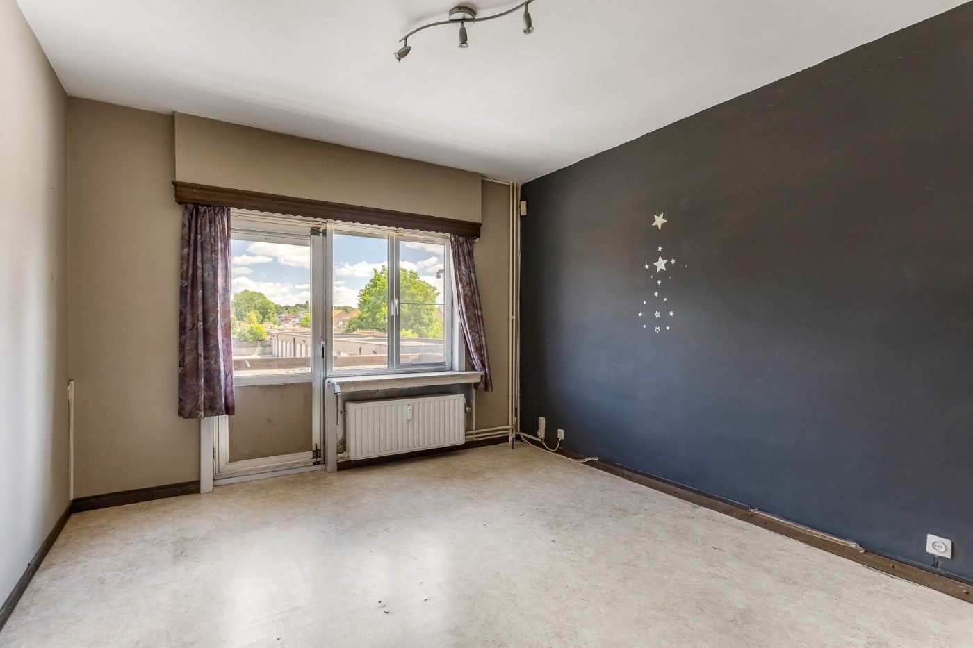 Op te frissen app. op 1e verd. met 2 slpk., terras en garage foto 10